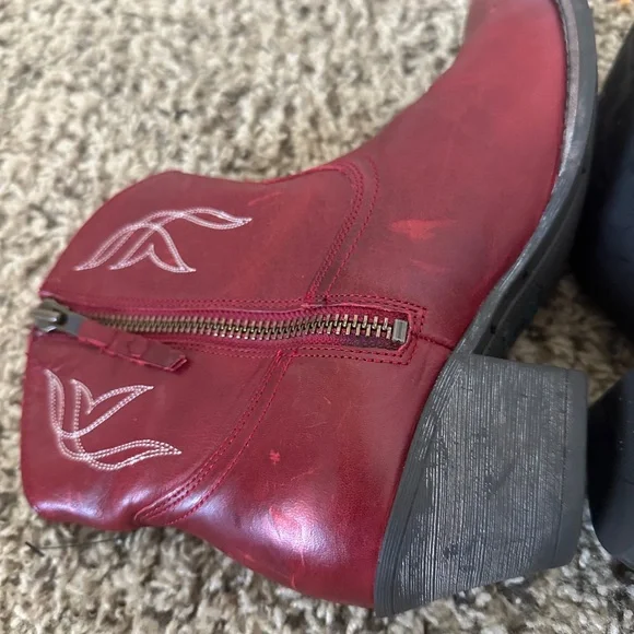 Red Western Ankle Boots - Picture 4 of 8